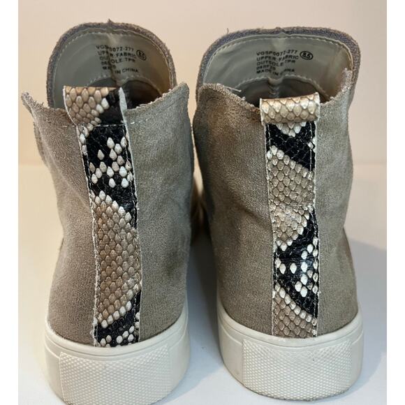 Very G Slip-On Flat Sneaker - Beige - Size 8.5 - Picture 2 of 8